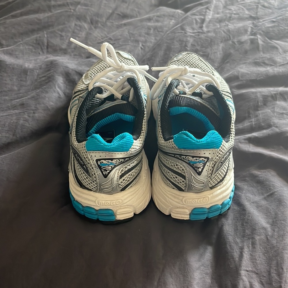 Brooks Running Shoes Size 6.5 - Picture 3 of 4